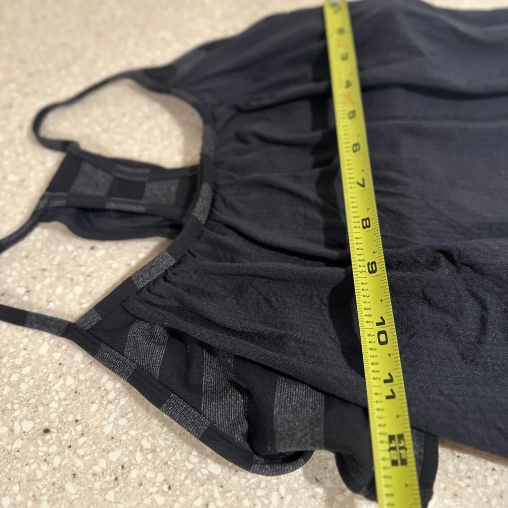 Lululemon No Limit Tank Charcoal Striped Medium Size 6 Bust Lining Loose - Picture 13 of 15